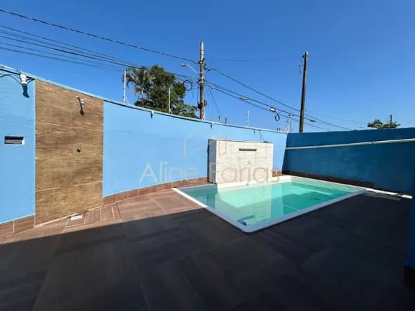 Casa de esquina com 3 dormitórios, piscina e área gourmet à venda em Peruíbe