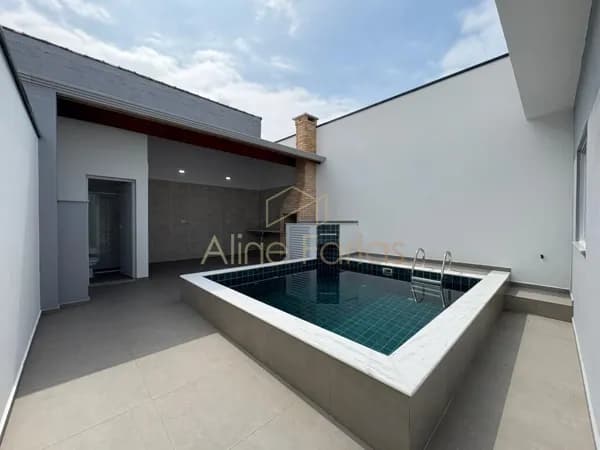 Casa nova com piscina e espaço ideal para lazer à venda em Peruíbe