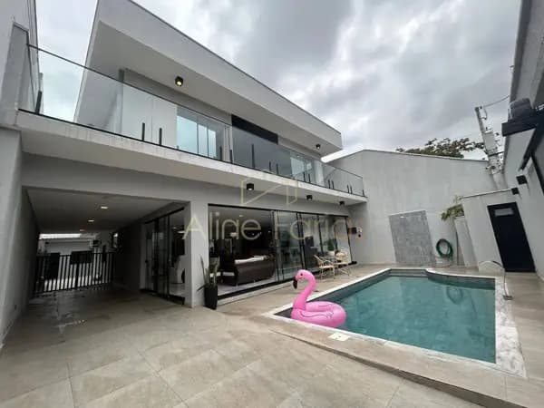 Sobrado exclusivo de alto padrão com suíte master de 100m² e lazer completo à venda em Peruíbe