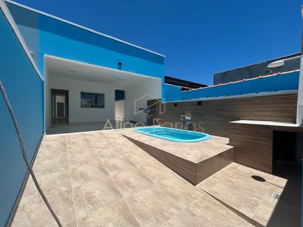Casa moderna com piscina, ambientes integrados e 3 vagas à venda em Peruíbe