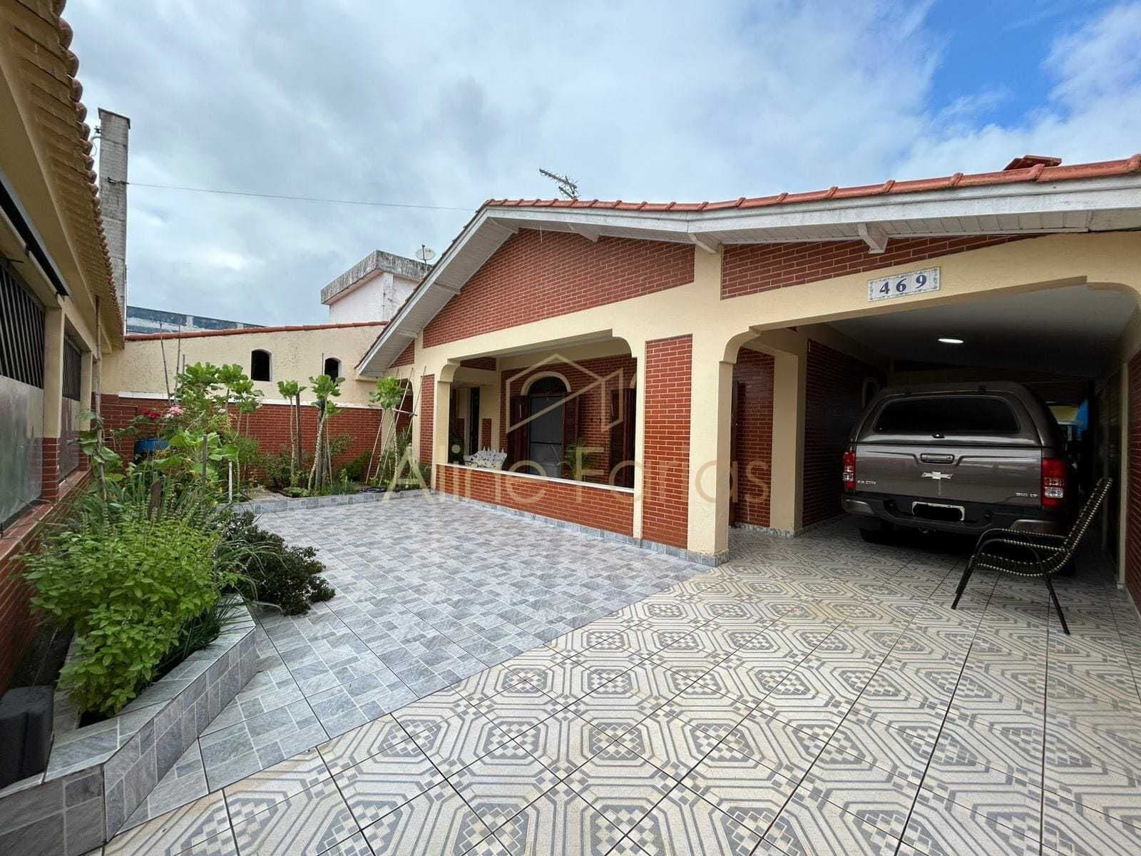 Casa de alto padrão com excelente terreno à venda em Peruíbe