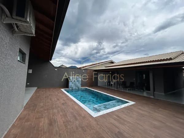 Casa de alto padrão com porteira fechada à venda em Peruíbe