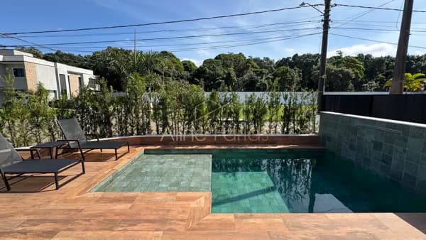 Casa de luxo com arquitetura moderna, ambientes climatizados e padrão elevado de acabamento à venda em Peruíbe