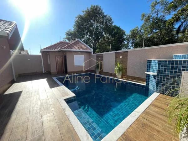 Sobrado de alto padrão com piscina aquecida e energia solar à venda em Peruíbe