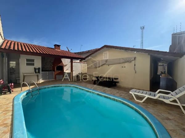 Casa mobiliada com 4 dormitórios, piscina e área gourmet á venda em Peruíbe