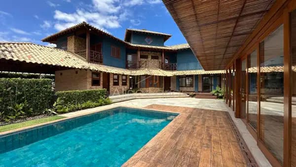 Alto padrão: mansão com 4 suítes e arquitetura imponente à venda em Peruíbe