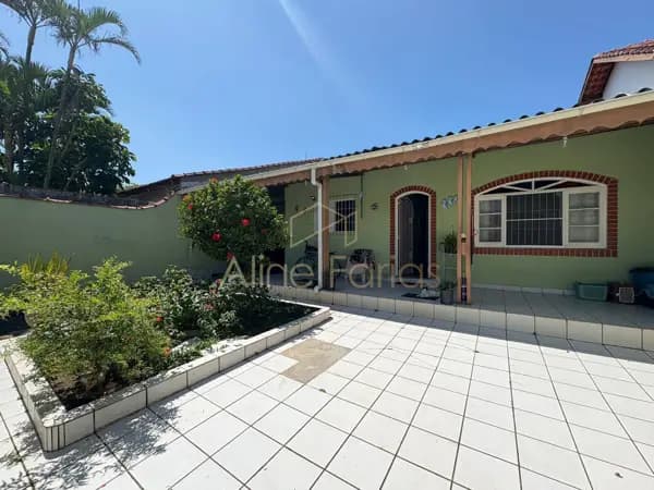 Casa à venda no bairro Estância Balneária Belmira Novaes em Peruíbe/SP