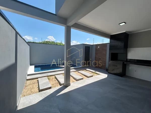 Casa moderna com piscina e área gourmet completa à venda em Peruíbe