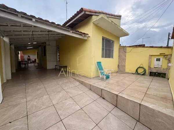 Casa com estrutura completa para moradia ou temporada à venda em Peruíbe