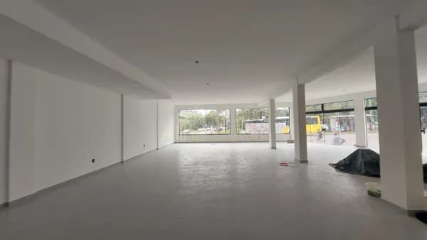 Salão comercial com 200 m² para locação em frente à prefeitura de Peruíbe
