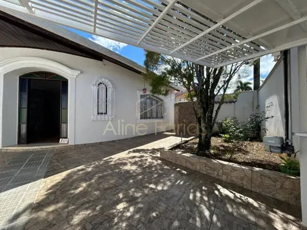 Casa espaçosa com área gourmet à venda em Peruíbe