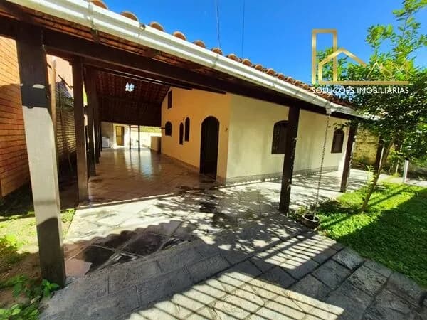 Casa em Condomínio, no Centro de Marica, com 4 Quartos (1 Suíte), Churrasqueira e Sauna