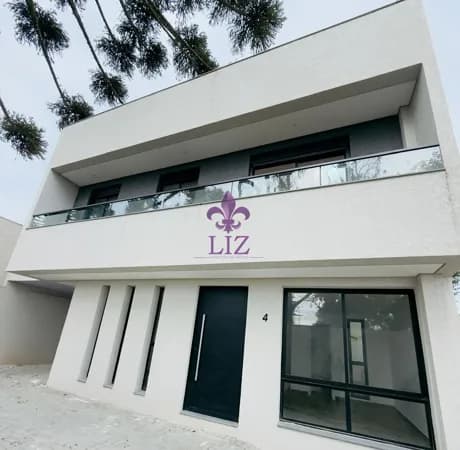 Sobrado novo com ático no Bairro Alto