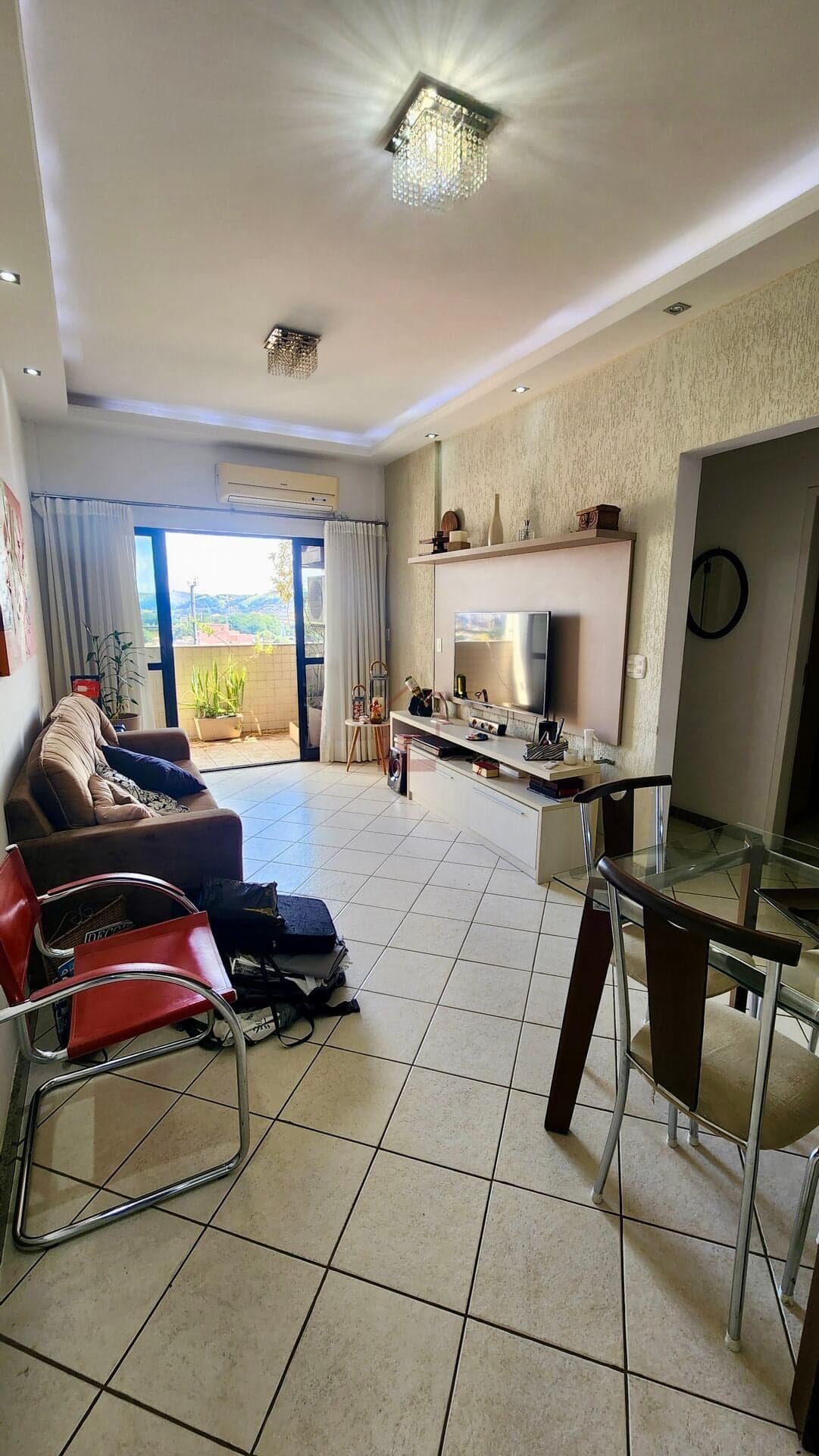 Apartamento no Aterrado com 2 Quartos, Suíte, Piscina e Portaria 24h.