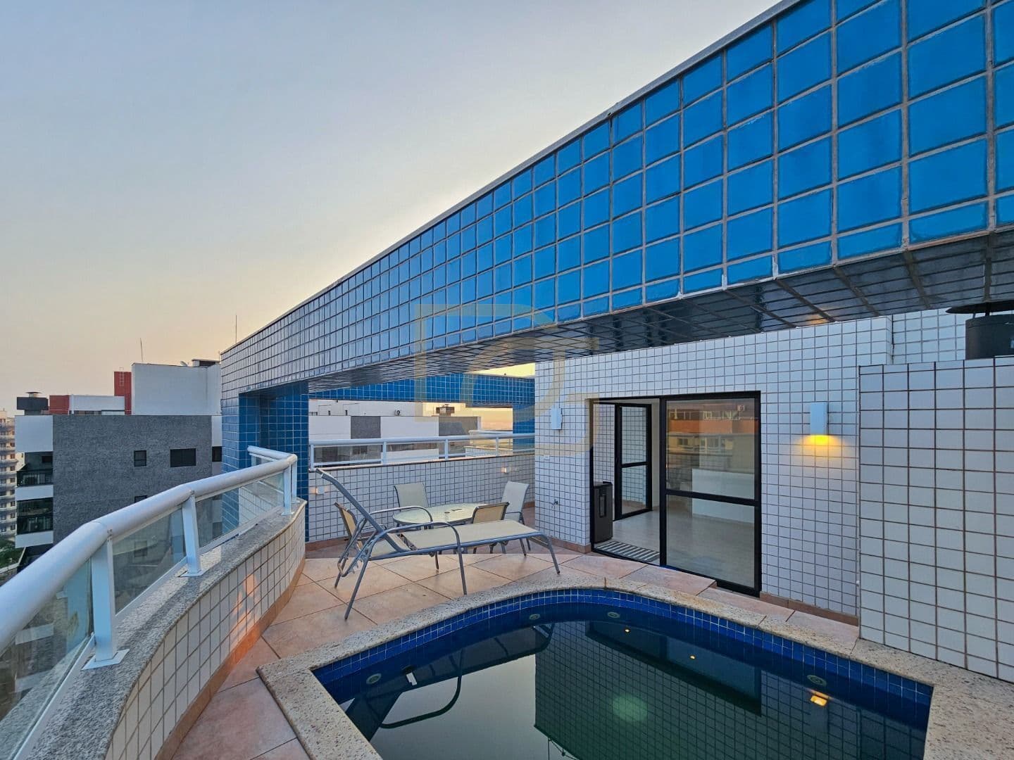 Cobertura com Vista para o Mar, Piscina Privativa e Lazer Completo