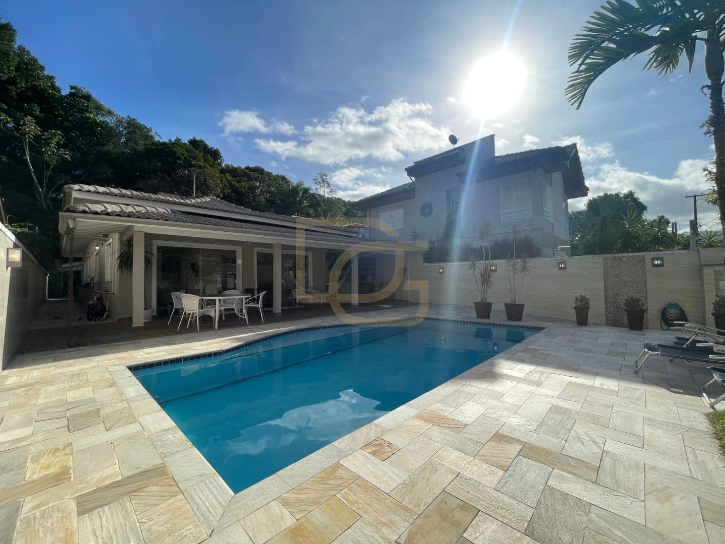 🏡 Casa Decorada com Piscina e Espaço Gourmet