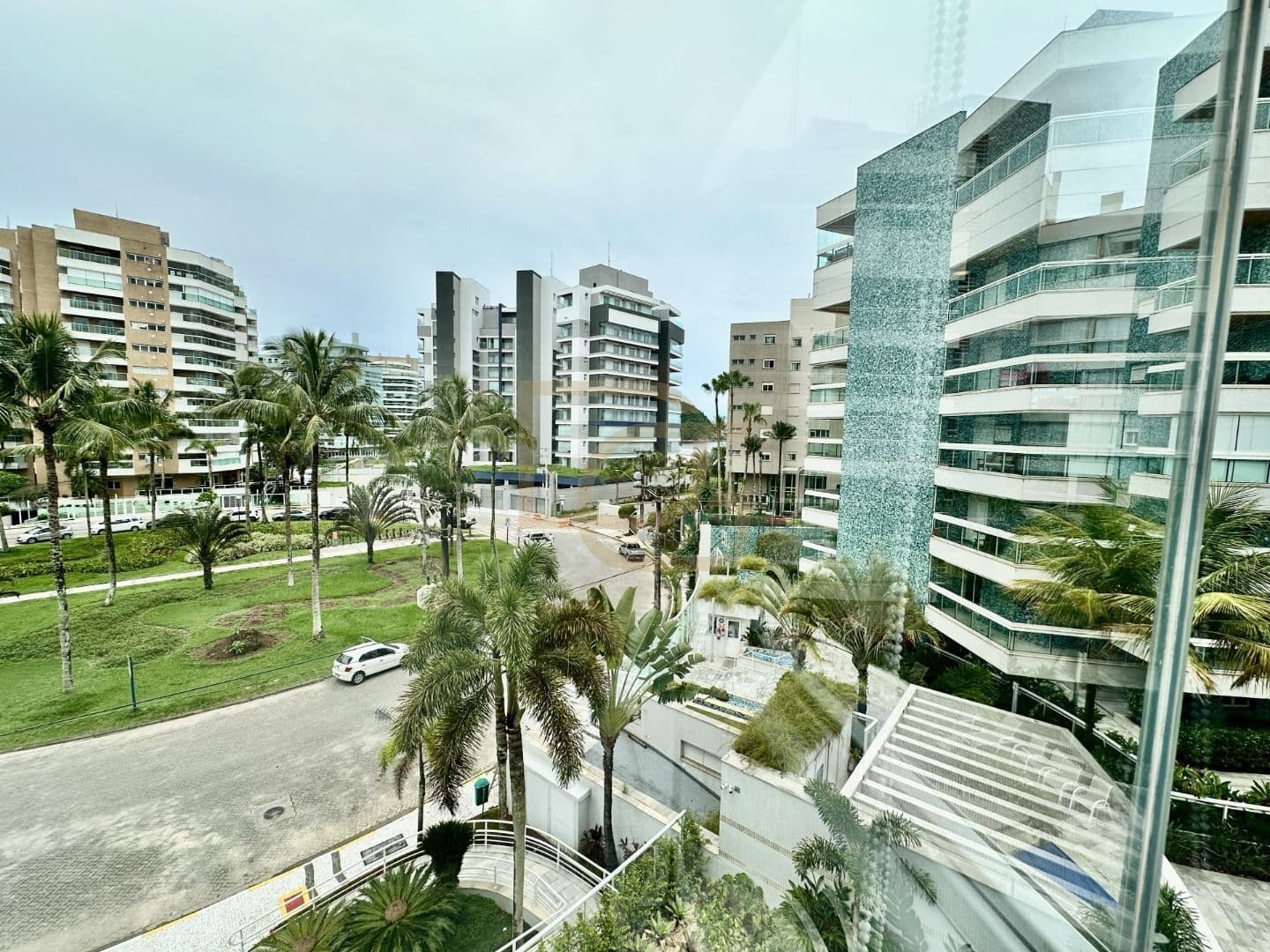 Apartamento de Alto Padrão a Poucos Passos da Praia