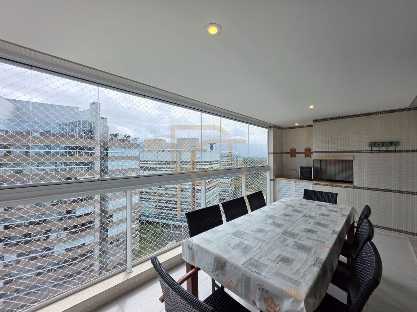 Apartamento Amplo com Varanda Gourmet e Lazer Completo