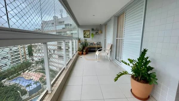 🌿 Apartamento em Andar Alto com Vista para a Serra e Espaço Gourmet