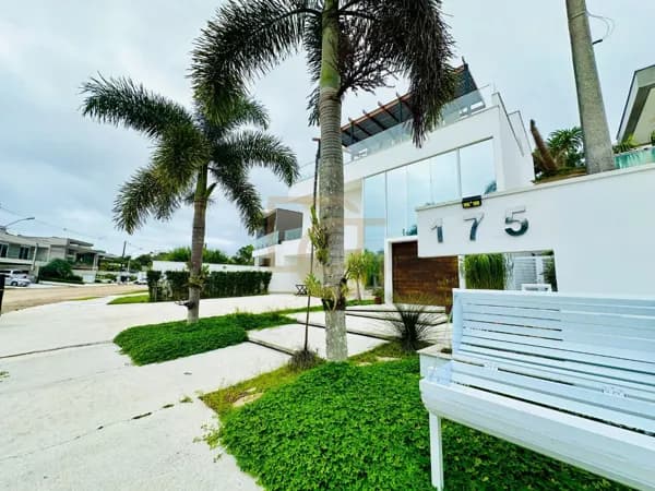 SOFISTICAÇÃO E CONFORTO A MINUTOS DA PRAIA