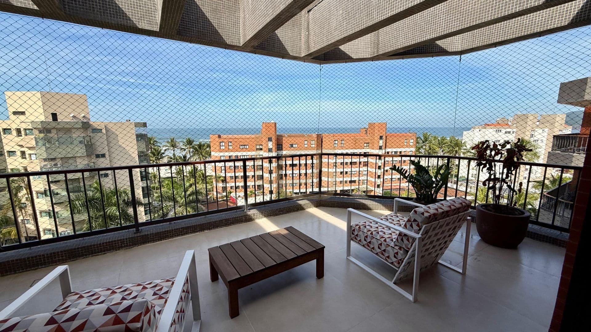 Cobertura Duplex com Vista para o Mar e Piscina Privativa