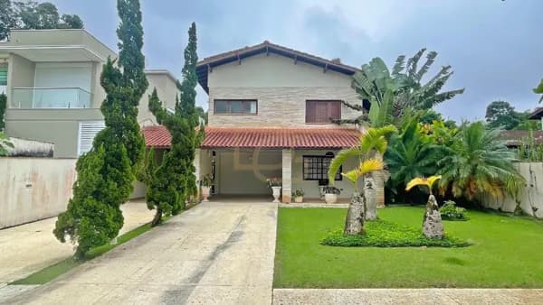 🏡 Ampla Casa com Piscina e Excelente Custo-Benefício
