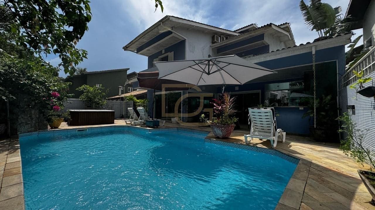 Casa de Alto Padrão Mobiliada com 4 Suítes, Piscina e Sauna
