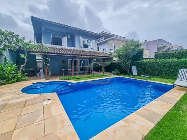Casa à Venda na Riviera de São Lourenço com 6 Dormitórios a Poucos Metros da Praia
