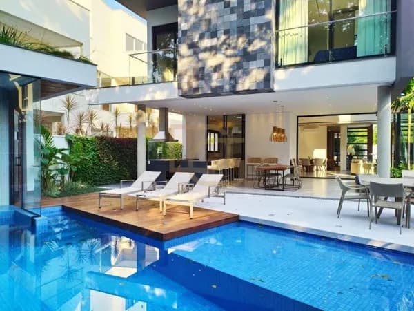Casa de Alto Padrão com 6 Suítes e Área Gourmet Completa