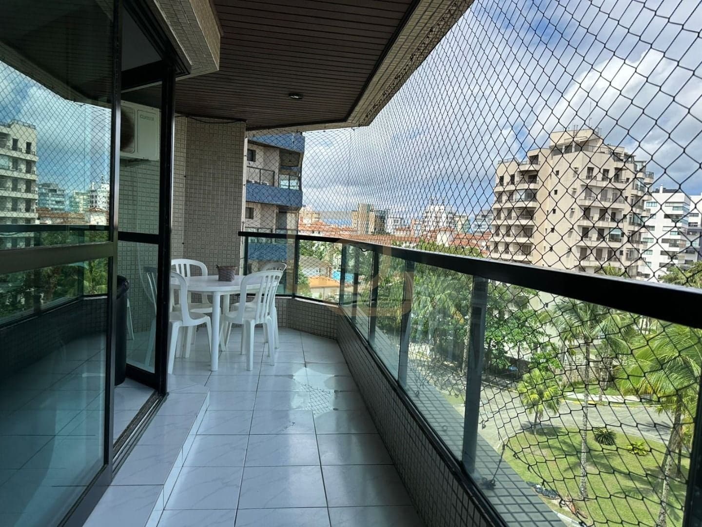 Apartamento com 4 Dormitórios a Poucos Passos da Praia