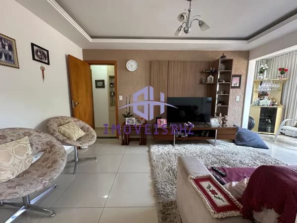 APARTAMENTO DE 3 QUARTOS NO CASTELO, ELEVADOR E VAGAS COBERTAS