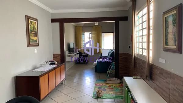 CASA A VENDA, TERRENO PLANO, TOTALMENTE MURADO, EXELENTE LOCALIZAÇÃO