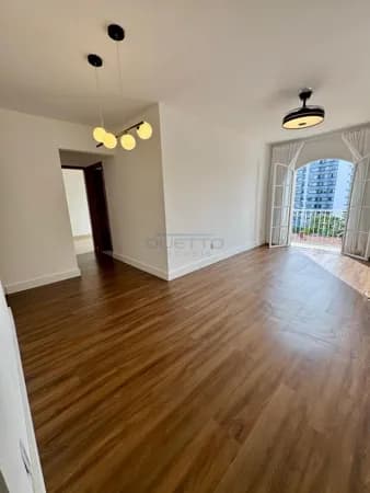 Apartamento amplo de 02 dormitórios, sendo 01 suíte, à venda na Vila Lavínia, Mogi das Cruzes - SP