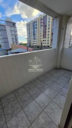 Apartamento amplo e super ventilado perto do mar em Intermares