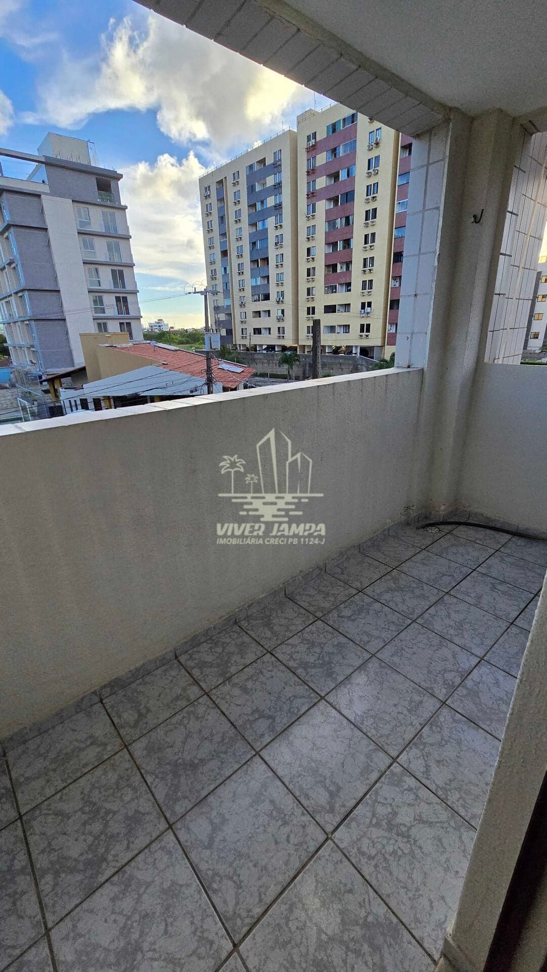 Apartamento amplo e super ventilado perto do mar em Intermares