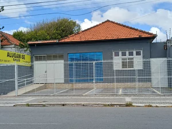 SALAS COMERCIAS PARA LOCAÇÃO NA AV. GETÚLIO VARGAS, AO LADO DA PRAÇA 12 MARÇO