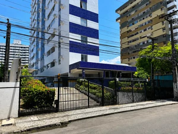 ESPINHEIRO, PROXIMO DA AVENIDA NORTE E AGAMENON MAGALHÃES EDIFÍCIO BAIA DE PARMA ANDAR ALTO 60,00M² VARANDA 02 SALAS 02 QUARTOS 01 SUITE 01 GARAGEM PISCINA