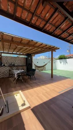 Casa duplex em Buraquinho
