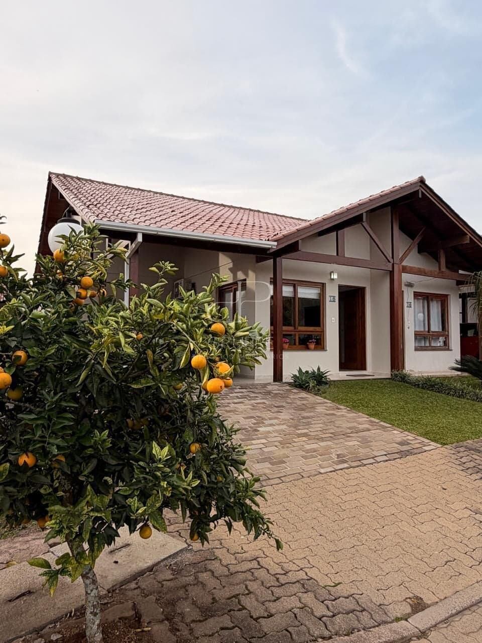 Casa de Condomínio em Dois Irmãos - Floresta