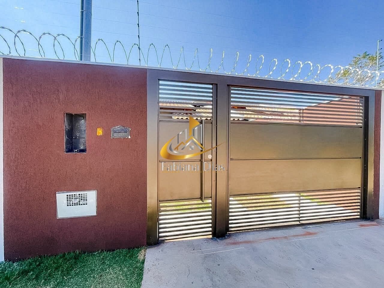 Casa de 2 Quartos com Suíte e Churrasqueira