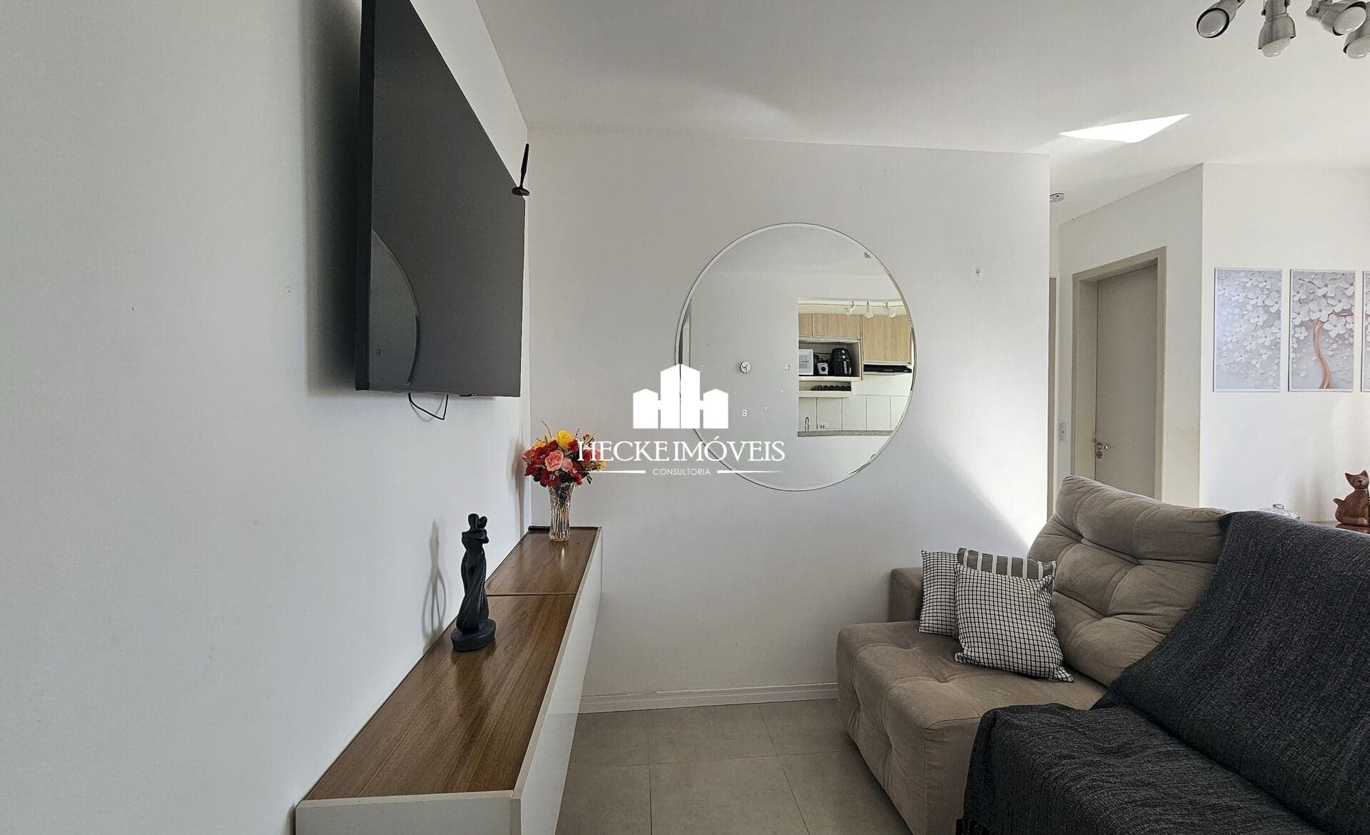Apartamento a venda com 2 quartos, face norte com vaga coberta.