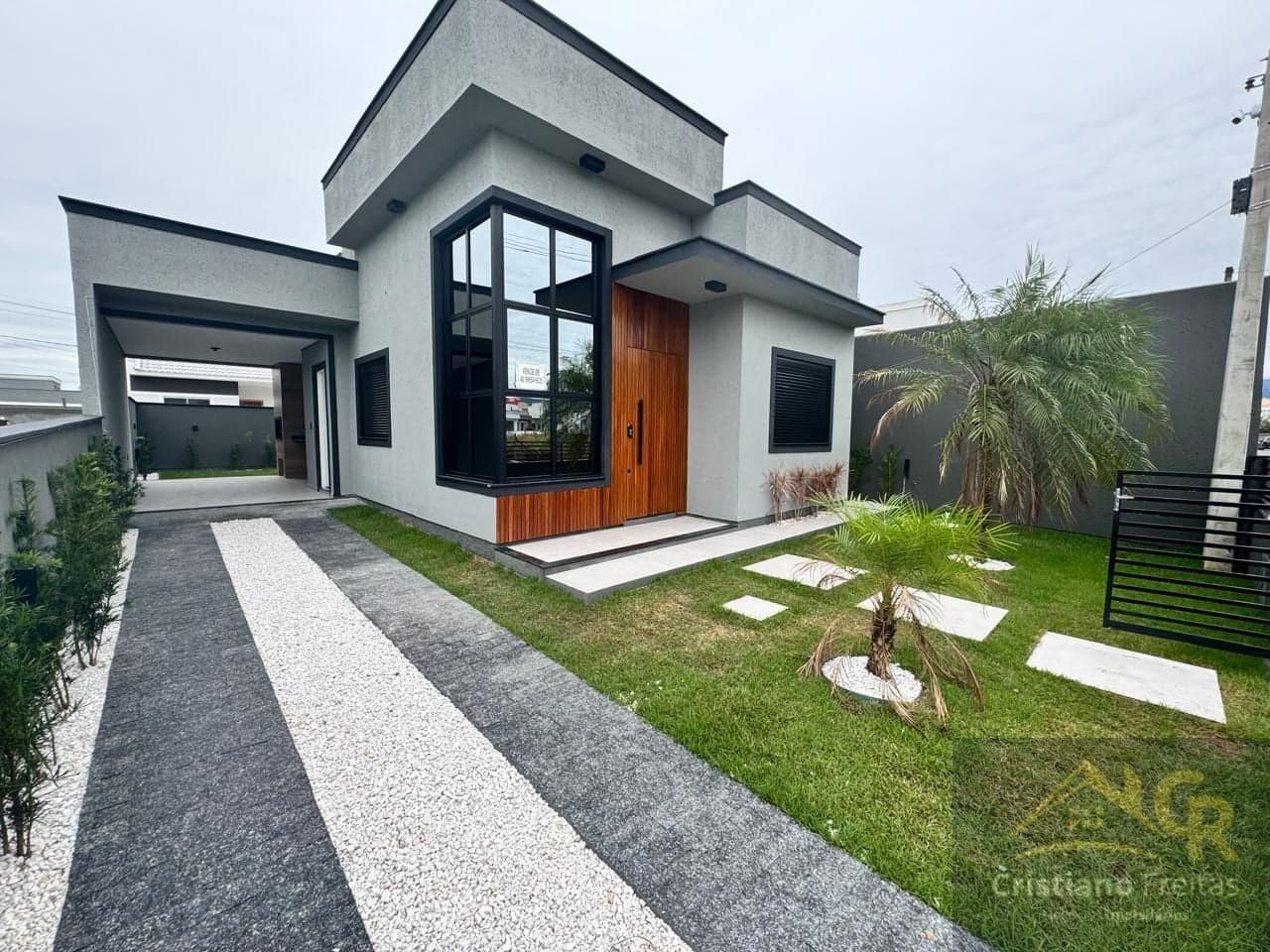 Casa 3 dormitórios sendo 1 suíte, sozinha no terreno, Bairro Nova Bela Vista- Palhoça