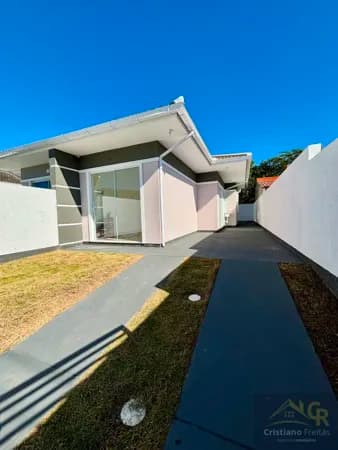 Casa com 2 dormitórios no Bairro Forquilhas São José - SC