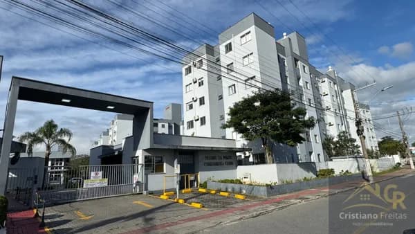 Apartamento 2 dormitórios no Condomínio Parque da Ponte no bairro Ponte do Imaruim em Palhoça.