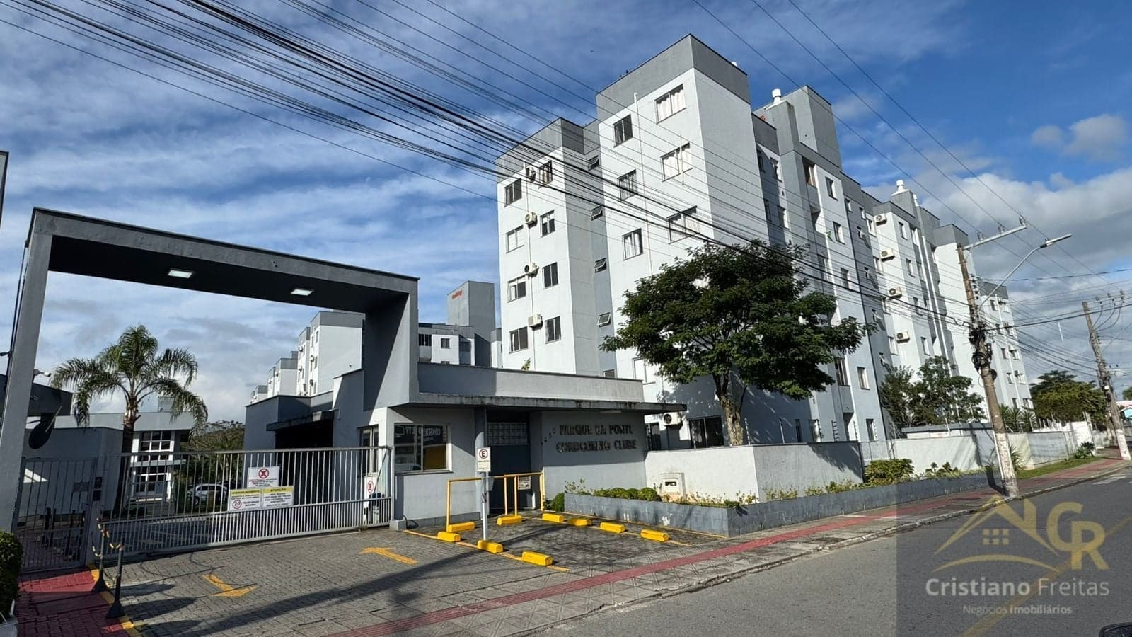 Apartamento 2 dormitórios no Condomínio Parque da Ponte no bairro Ponte do Imaruim em Palhoça.