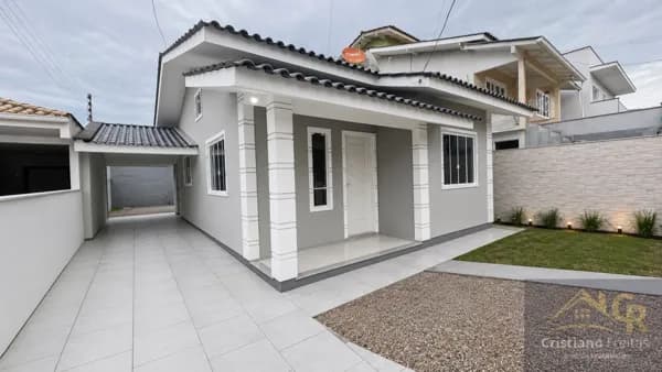 Casa sozinha no terreno, 3 dormitórios no Bairro São Sebastião - Palhoça