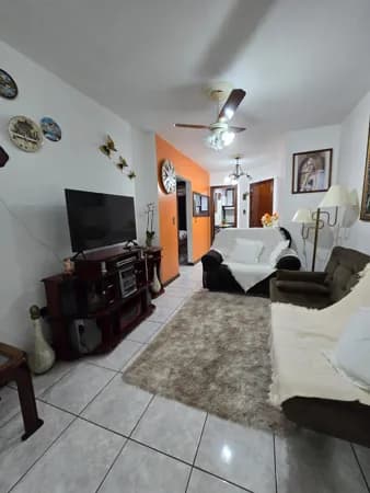 Apartamento com 3 dormitórios à venda na Meia Praia