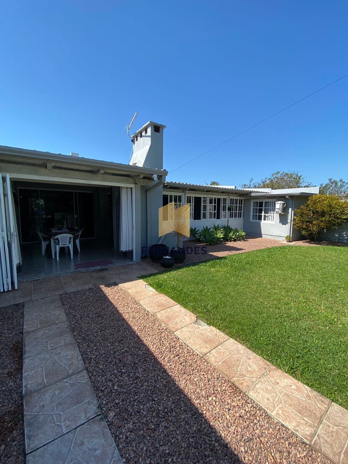 Casa bem localizada