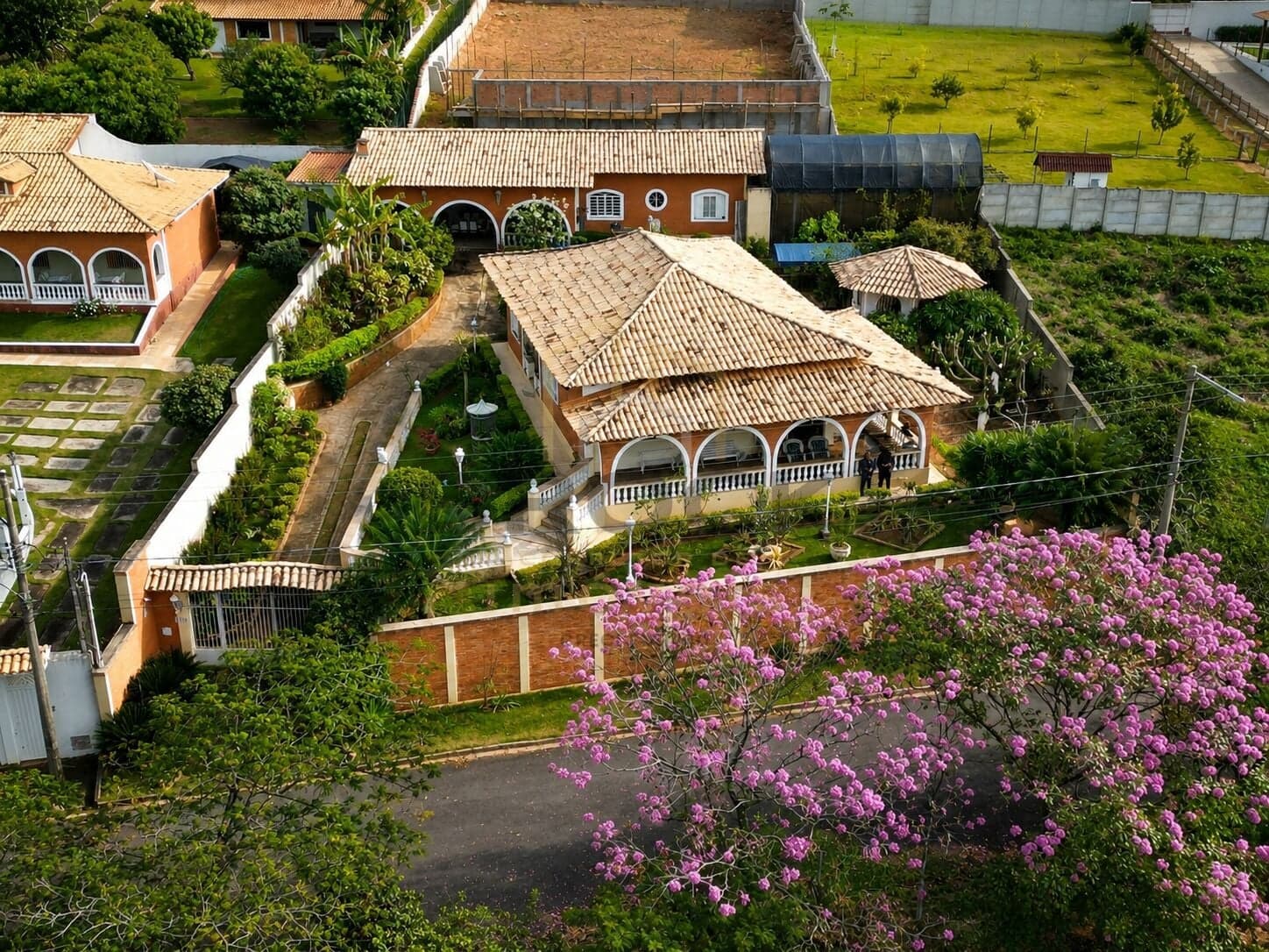 CASA EM LOCALIZAÇÃO PRIVILEGIADA, COM VISTA PARA MONTANHAS E REPRESA COM PEIXES!