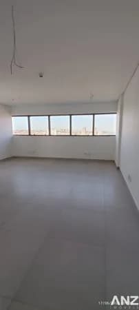 Sala comercial Em edifício High Business